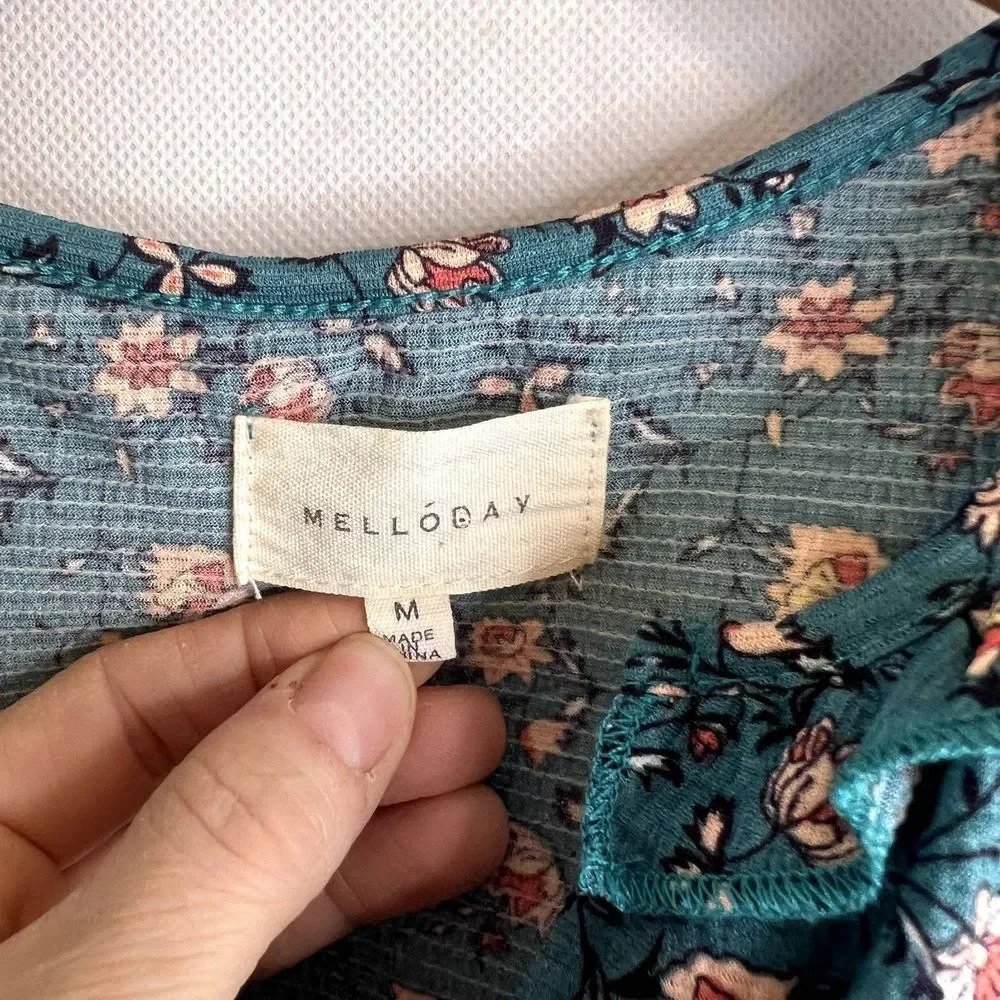 Melloday‎ Ruffle Vneck Long Sleeve Blouse Size Medium - Picture 6 of 9